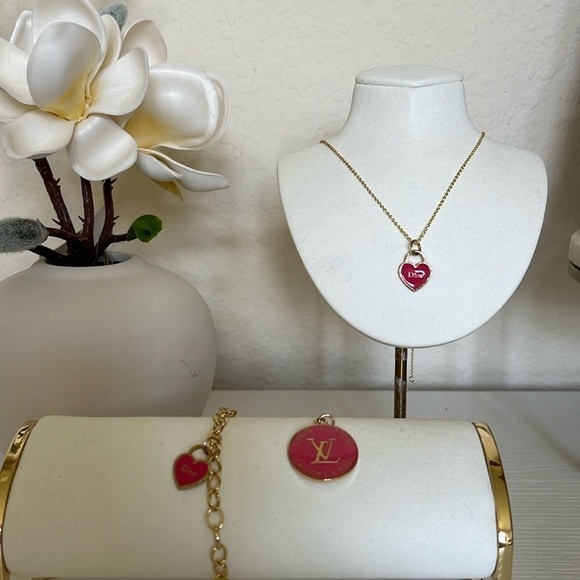 Dior Pink Heart Zipper Pull on Gold Chain - Picture 2 of 3